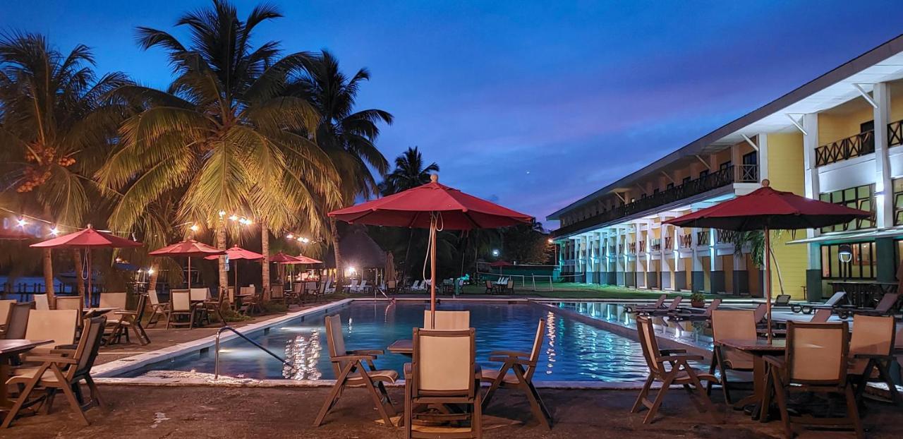 Playa Tortuga Hotel And Beach Resort Бокас Екстер'єр фото